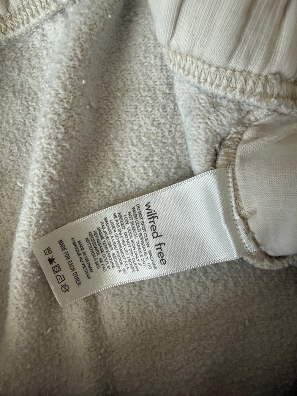 Wilfred Aritzia Cream Relaxed Fit Sweatshorts - Picture 4 of 7